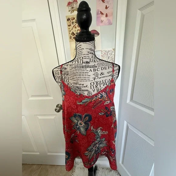 Hollister Red Floral Camisole - Picture 2 of 9